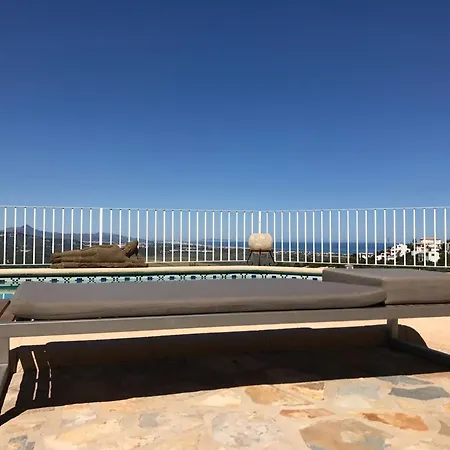 Mit Pool Und Panoramablick In *