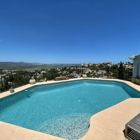 Mit Pool Und Panoramablick In *