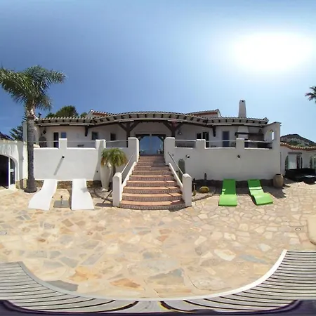 Mit Pool Und Panoramablick In Nyaraló